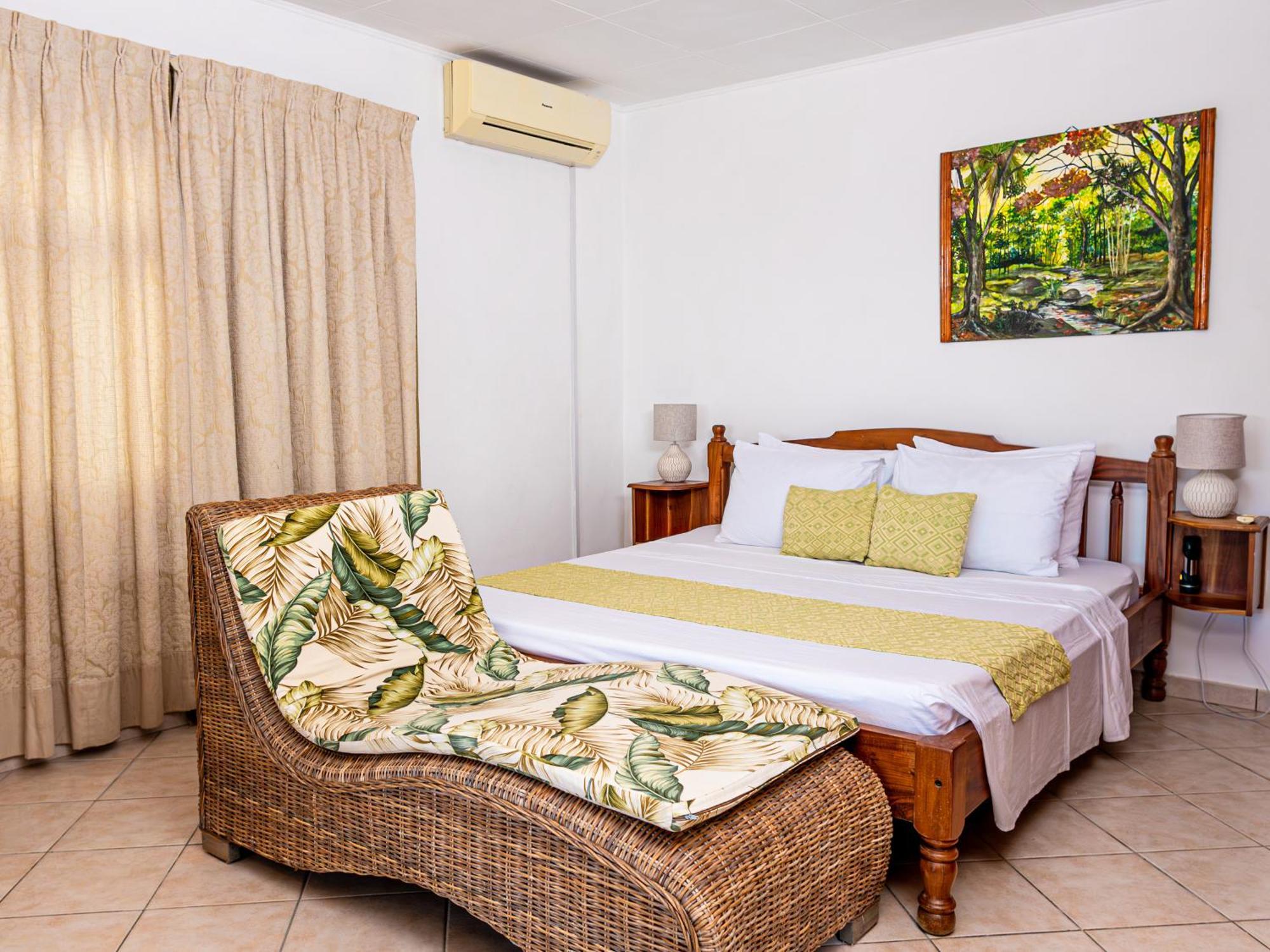 Bottle Palm Villa فيكتوريا المظهر الخارجي الصورة
