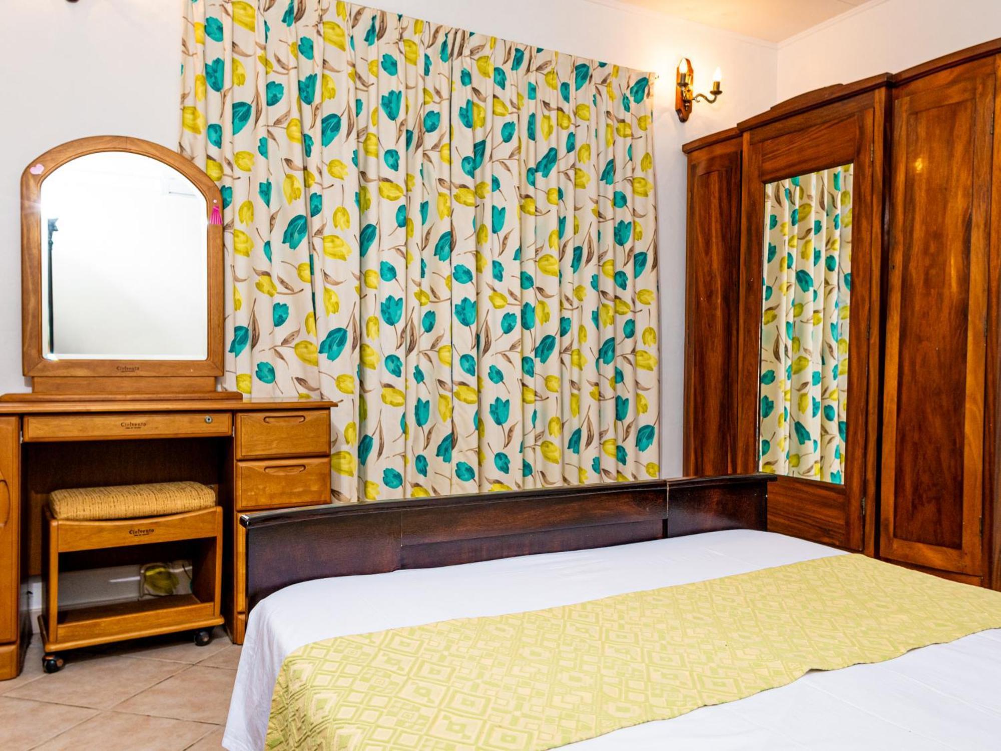 Bottle Palm Villa فيكتوريا المظهر الخارجي الصورة