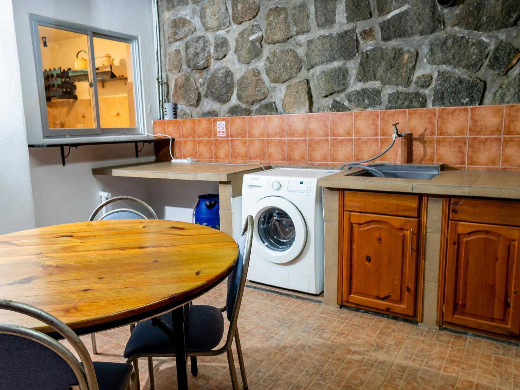 Bottle Palm Villa فيكتوريا المظهر الخارجي الصورة