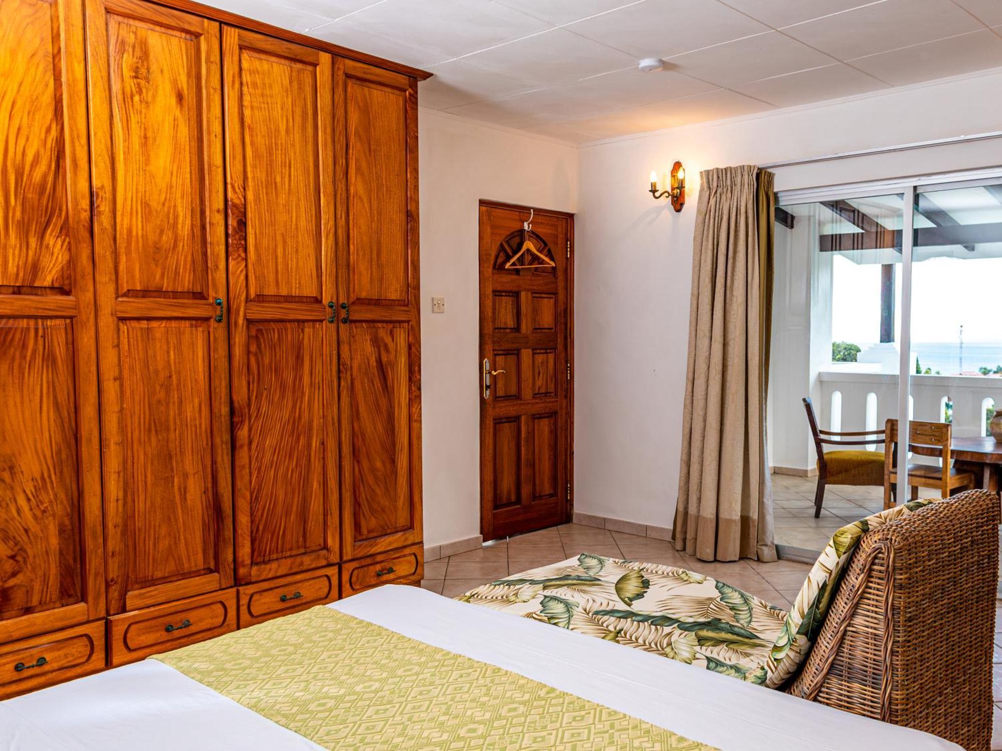 Bottle Palm Villa فيكتوريا المظهر الخارجي الصورة