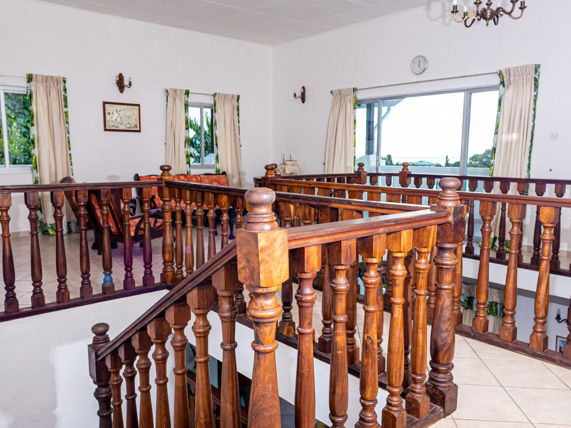 Bottle Palm Villa فيكتوريا المظهر الخارجي الصورة