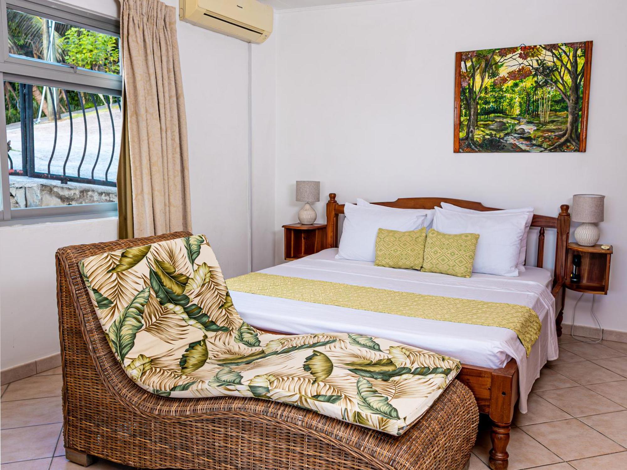 Bottle Palm Villa فيكتوريا المظهر الخارجي الصورة