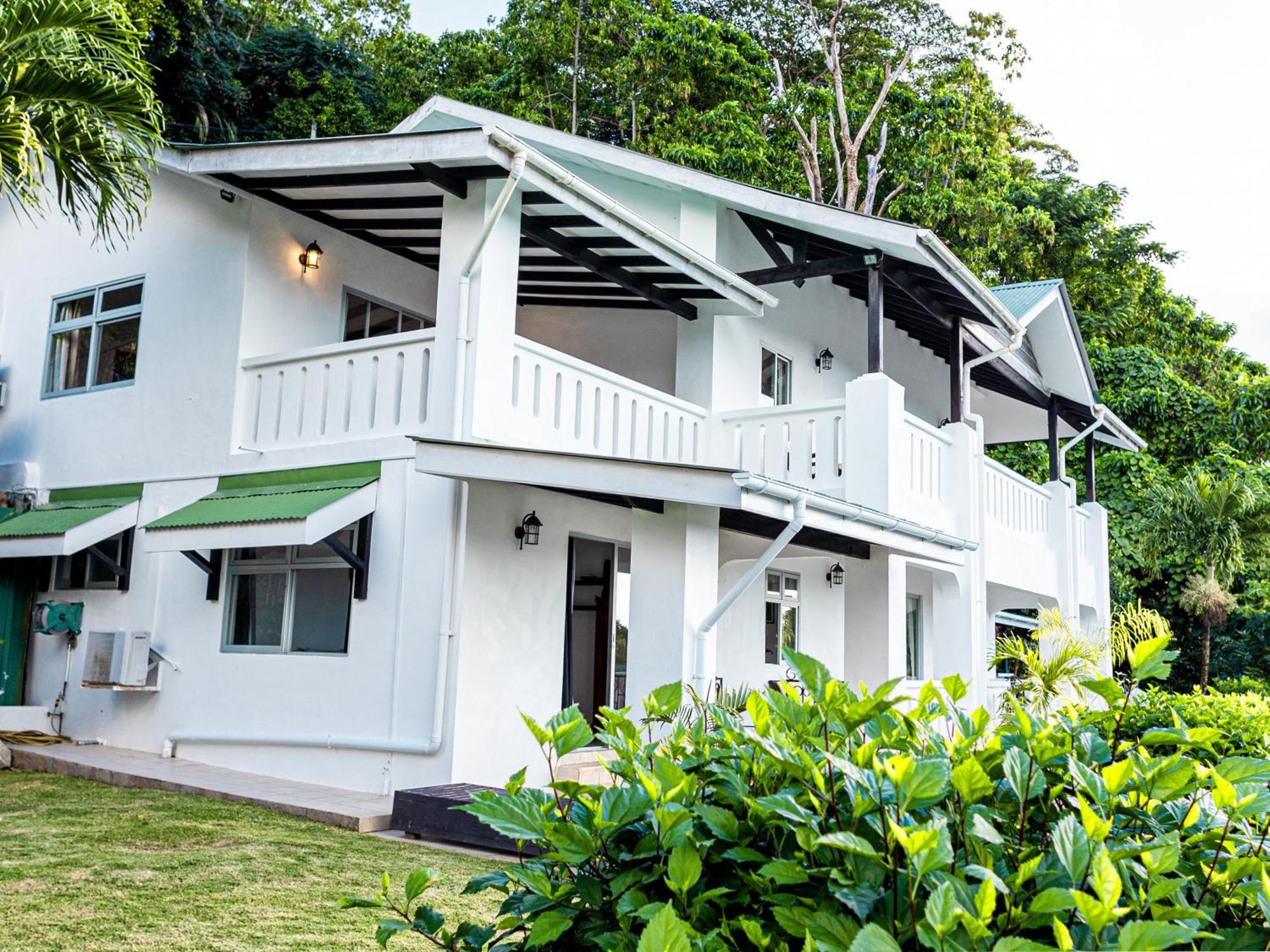 Bottle Palm Villa فيكتوريا المظهر الخارجي الصورة