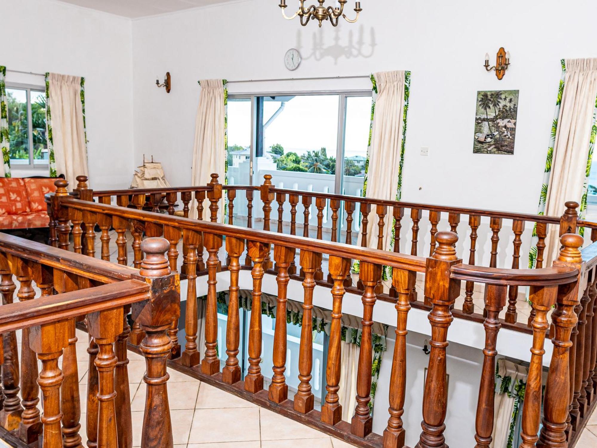 Bottle Palm Villa فيكتوريا المظهر الخارجي الصورة