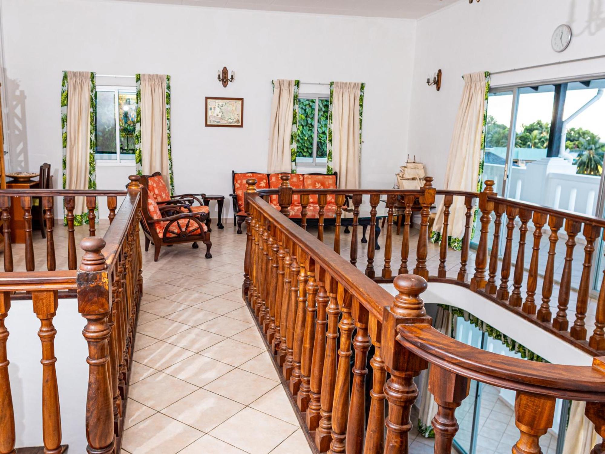 Bottle Palm Villa فيكتوريا المظهر الخارجي الصورة