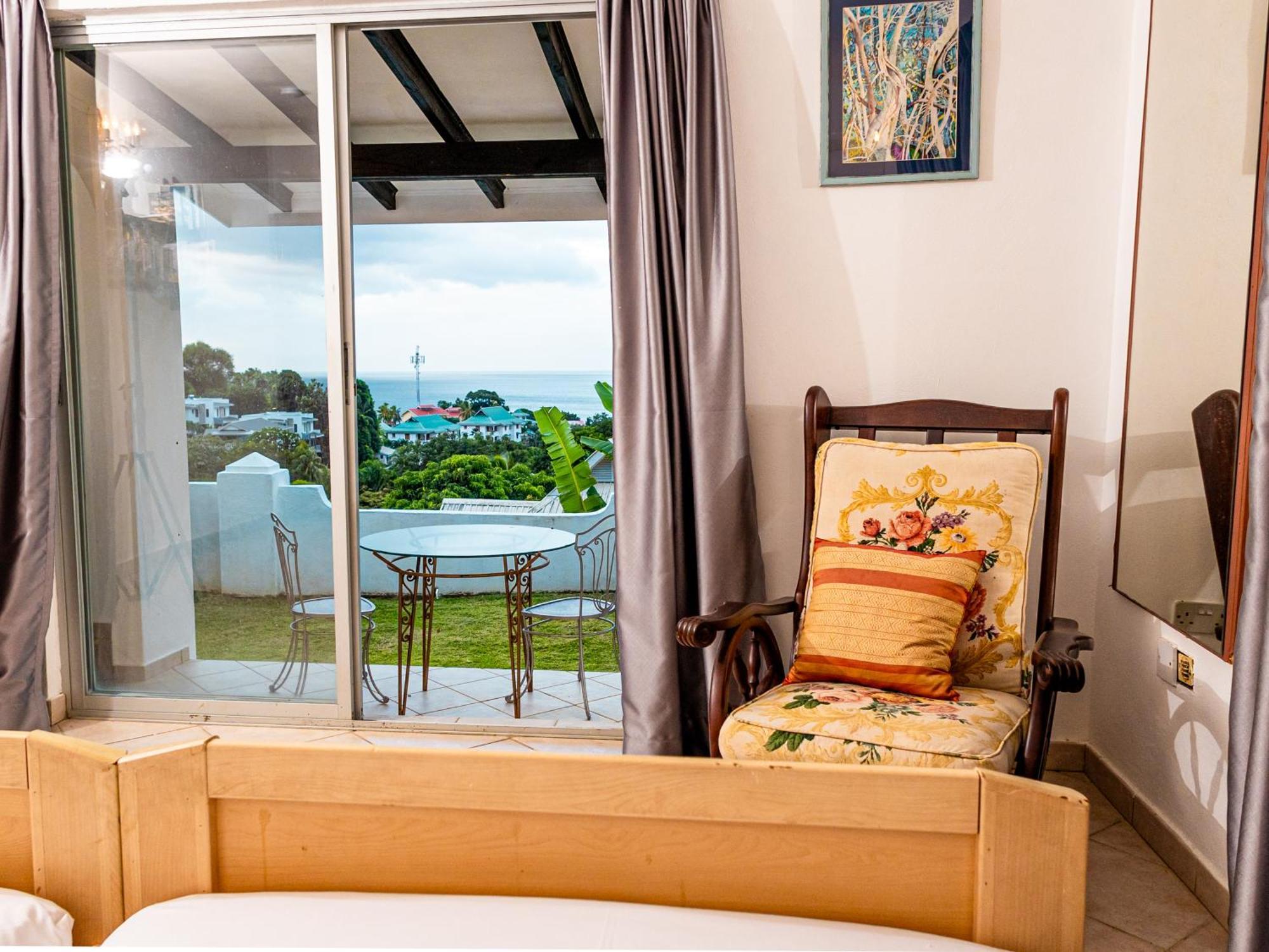 Bottle Palm Villa فيكتوريا المظهر الخارجي الصورة