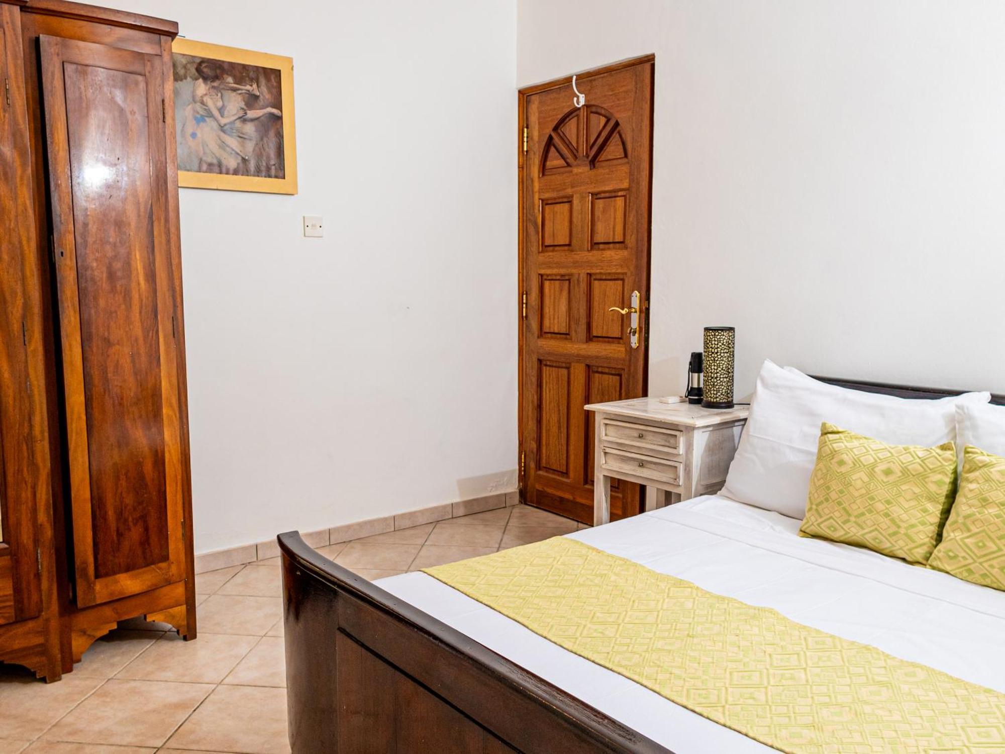 Bottle Palm Villa فيكتوريا المظهر الخارجي الصورة
