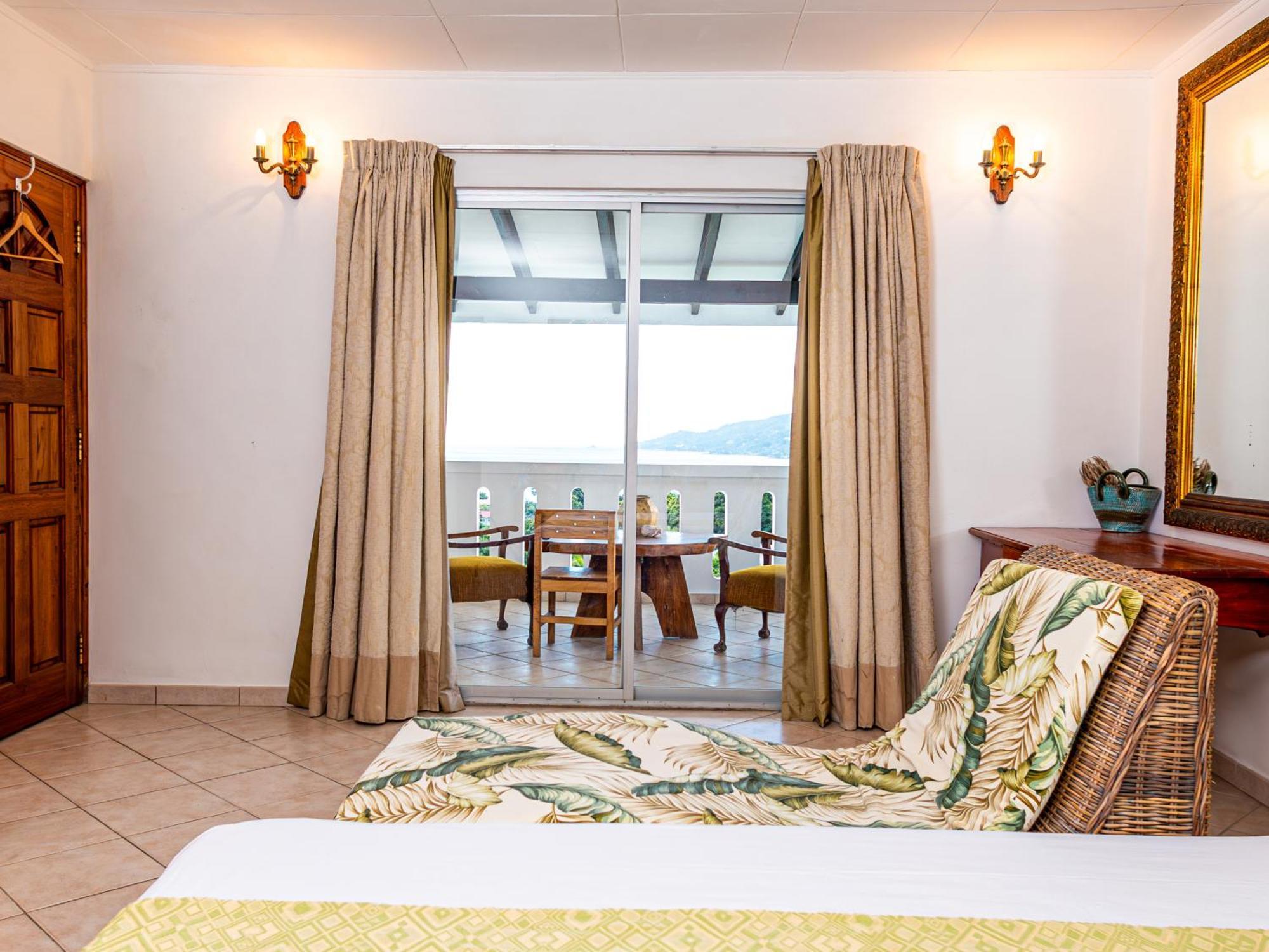 Bottle Palm Villa فيكتوريا المظهر الخارجي الصورة