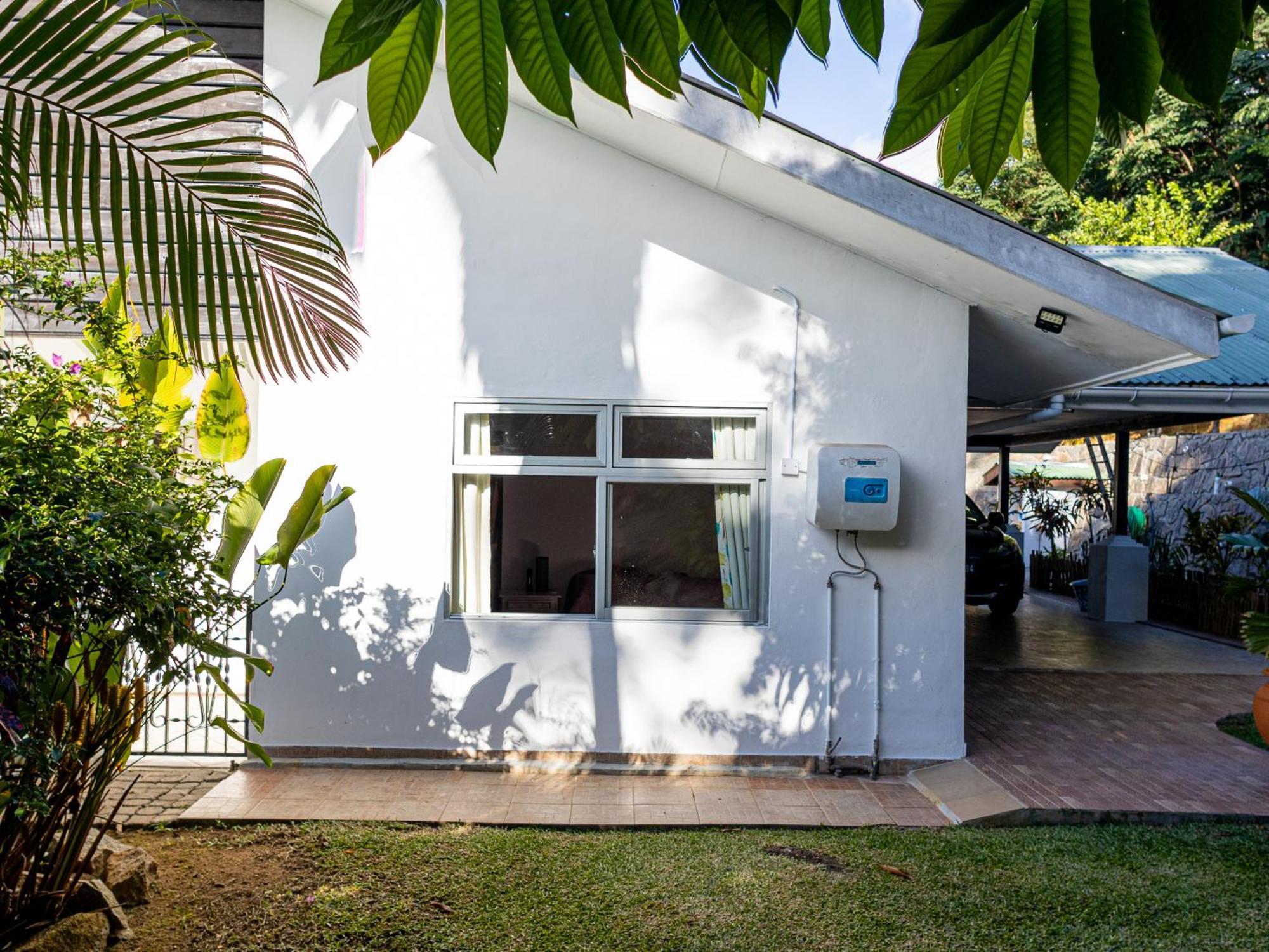Bottle Palm Villa فيكتوريا المظهر الخارجي الصورة