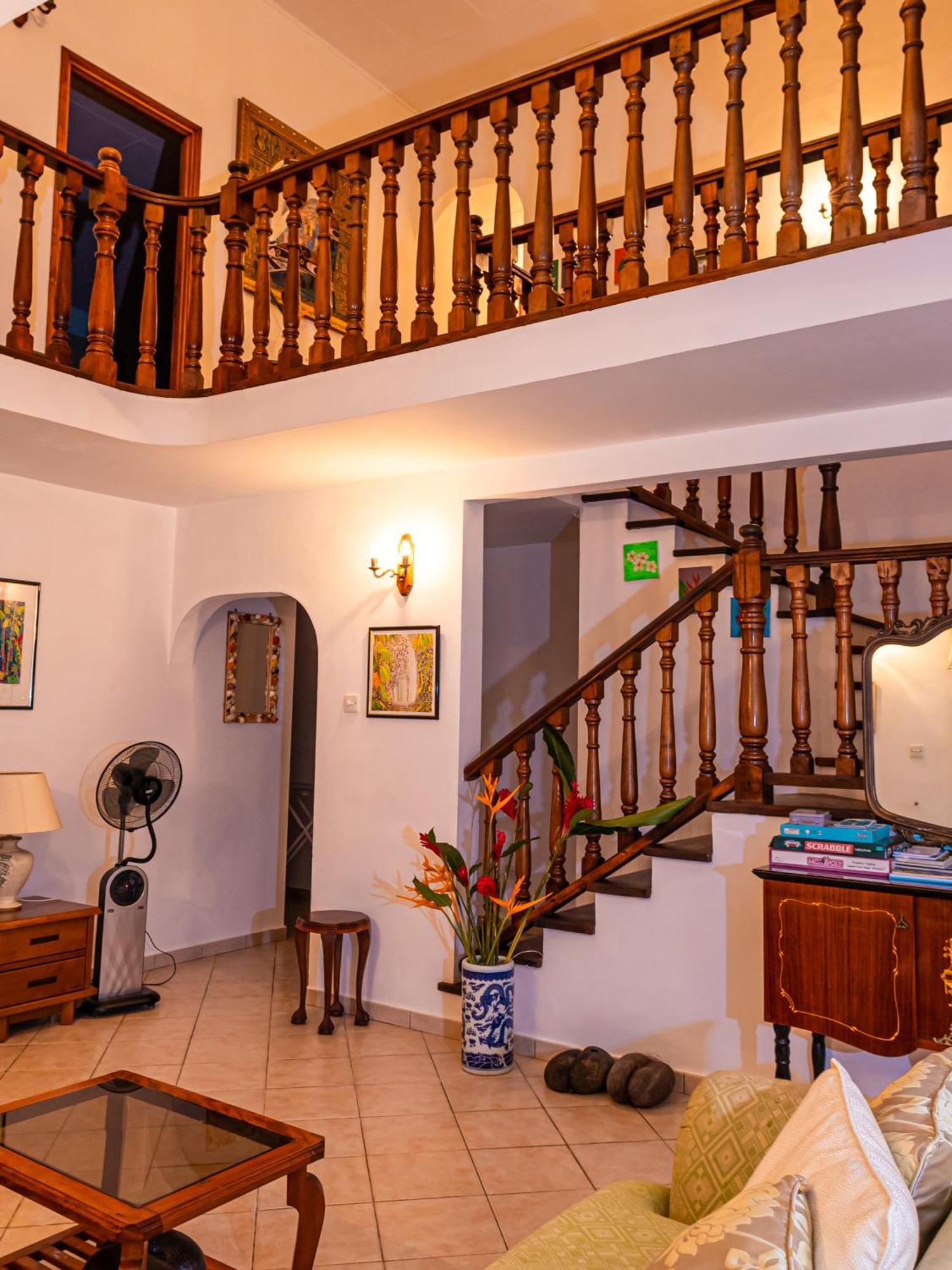 Bottle Palm Villa فيكتوريا المظهر الخارجي الصورة