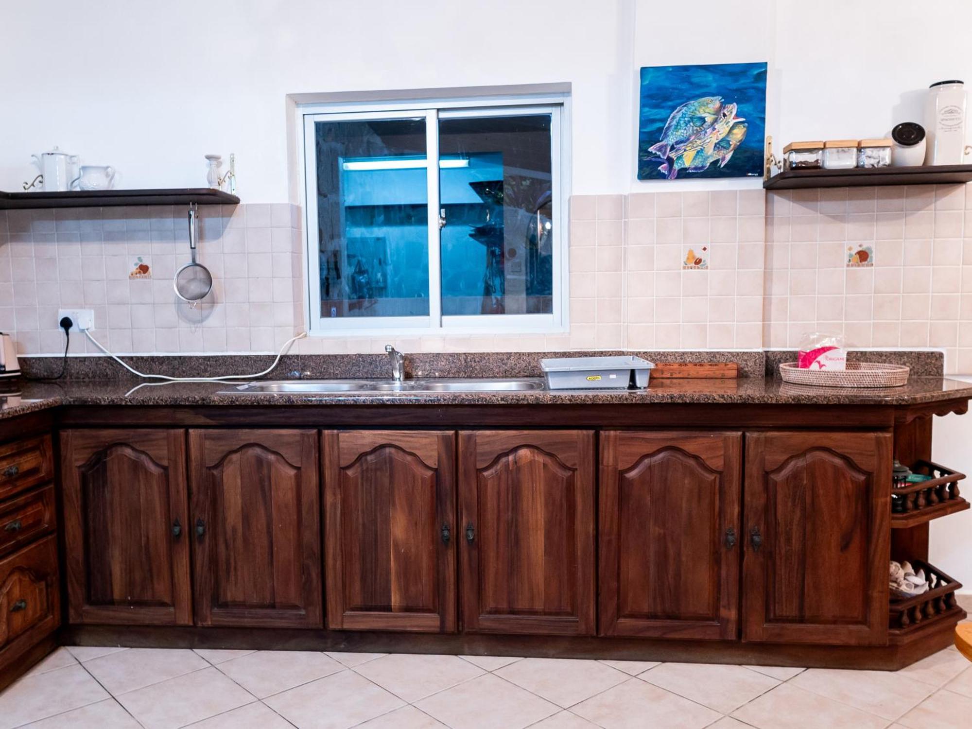 Bottle Palm Villa فيكتوريا المظهر الخارجي الصورة