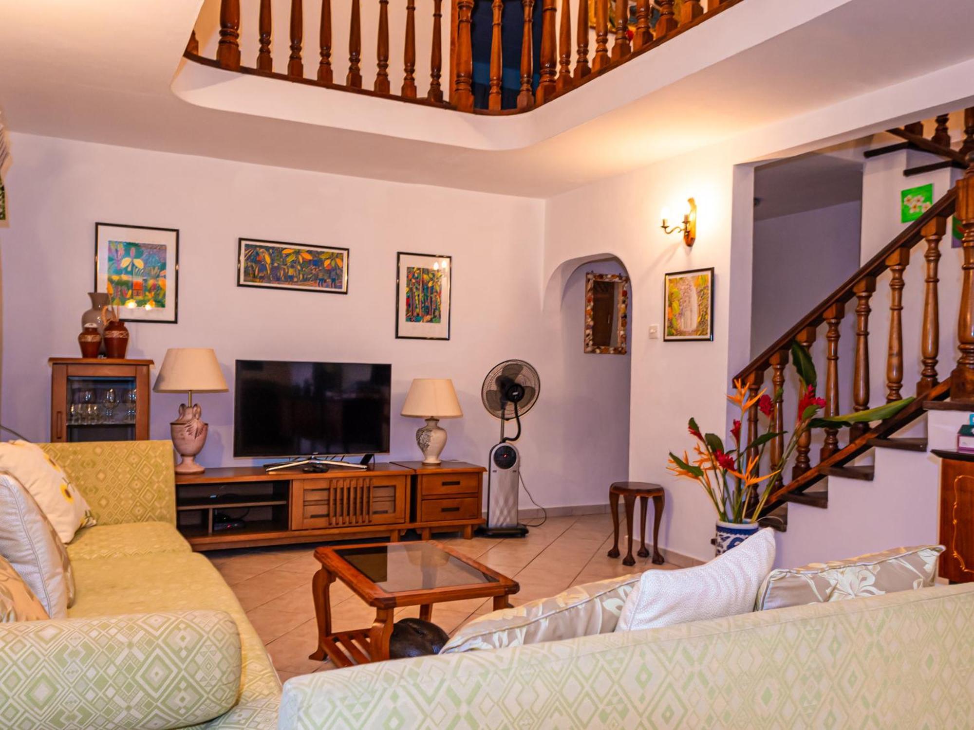Bottle Palm Villa فيكتوريا المظهر الخارجي الصورة