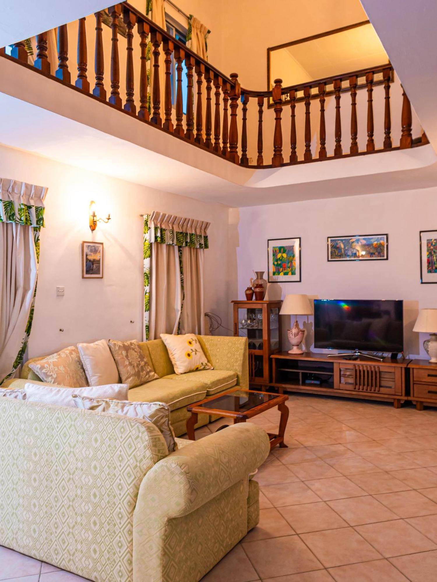 Bottle Palm Villa فيكتوريا المظهر الخارجي الصورة