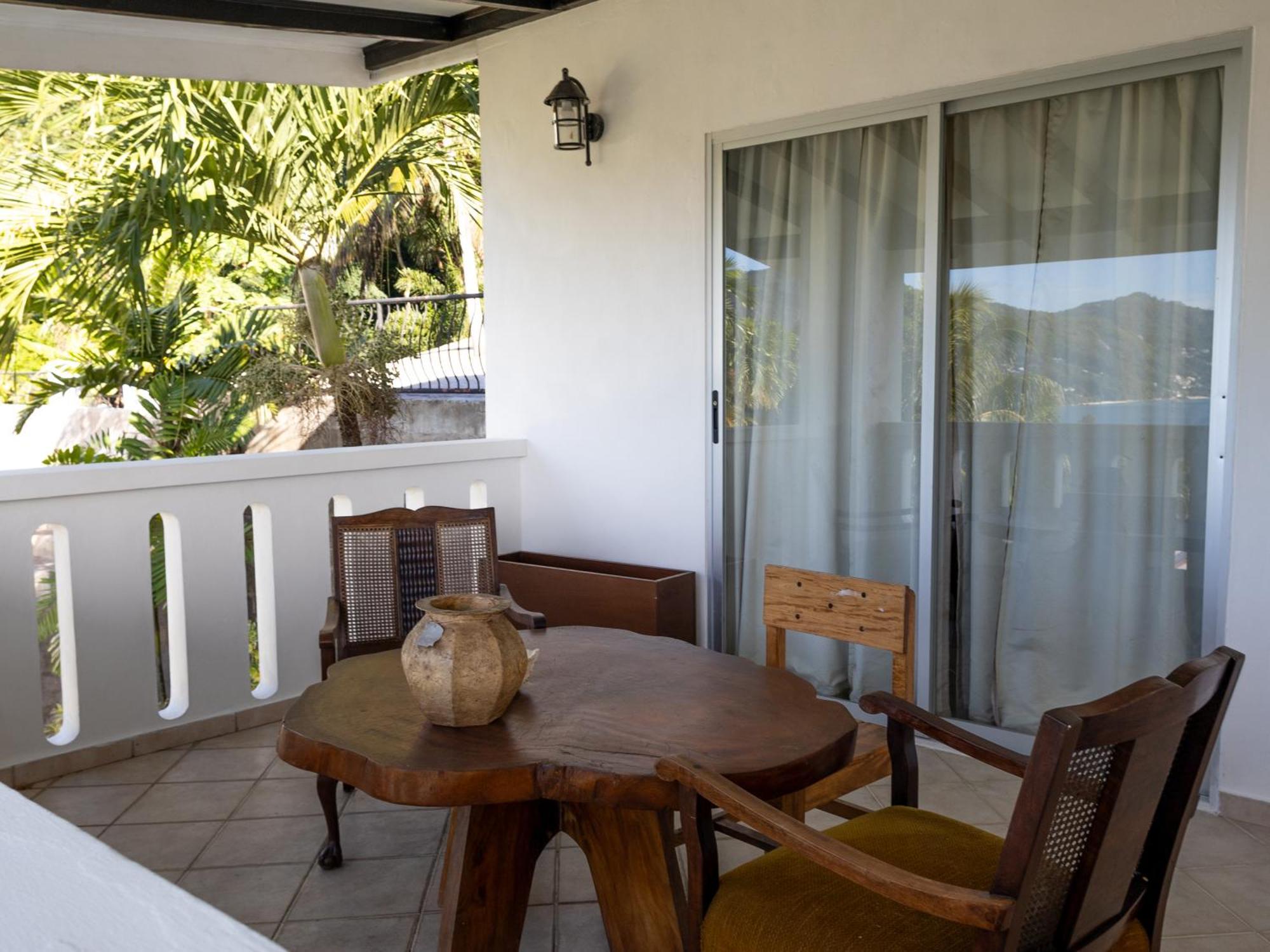 Bottle Palm Villa فيكتوريا المظهر الخارجي الصورة