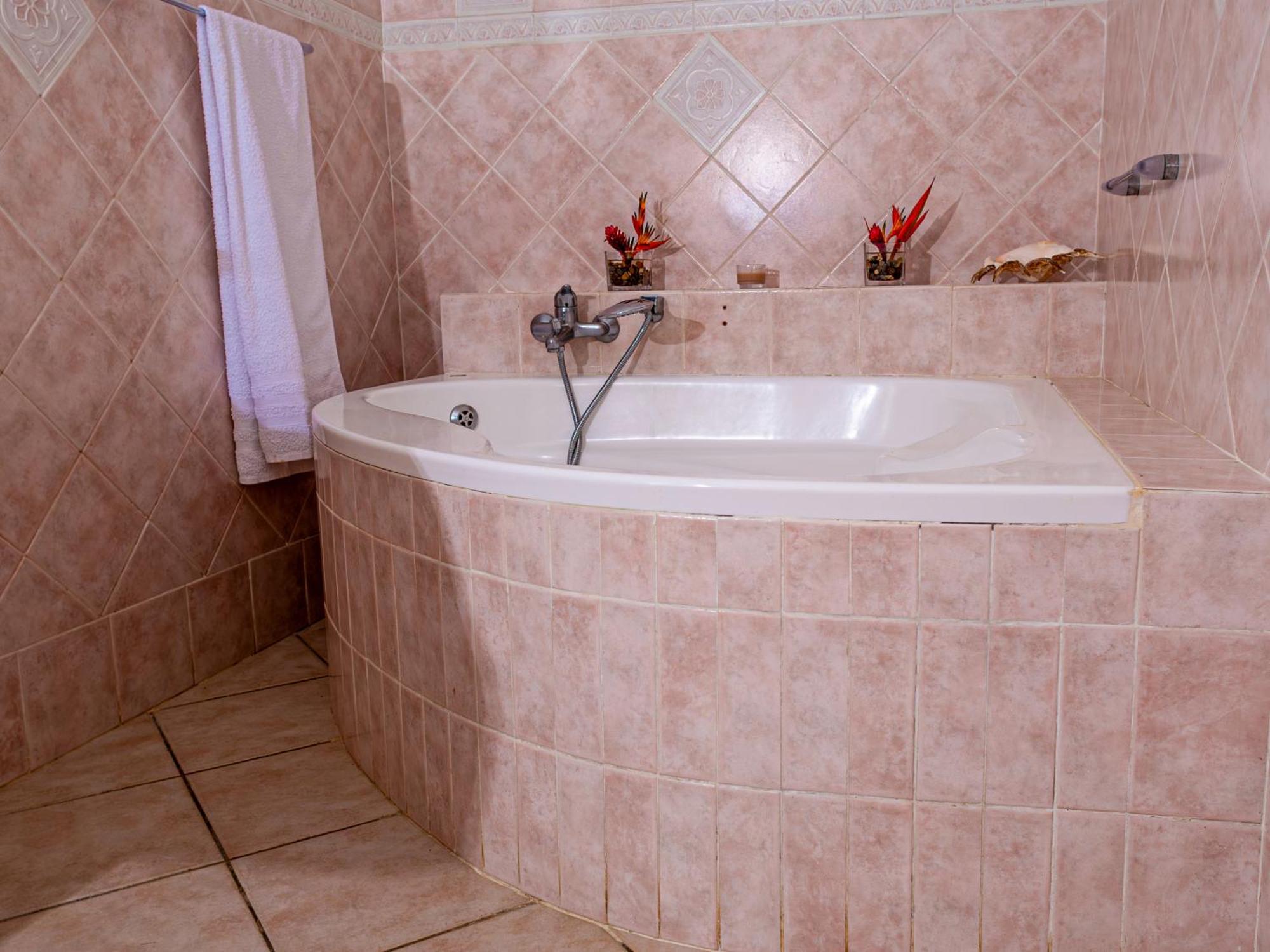 Bottle Palm Villa فيكتوريا المظهر الخارجي الصورة