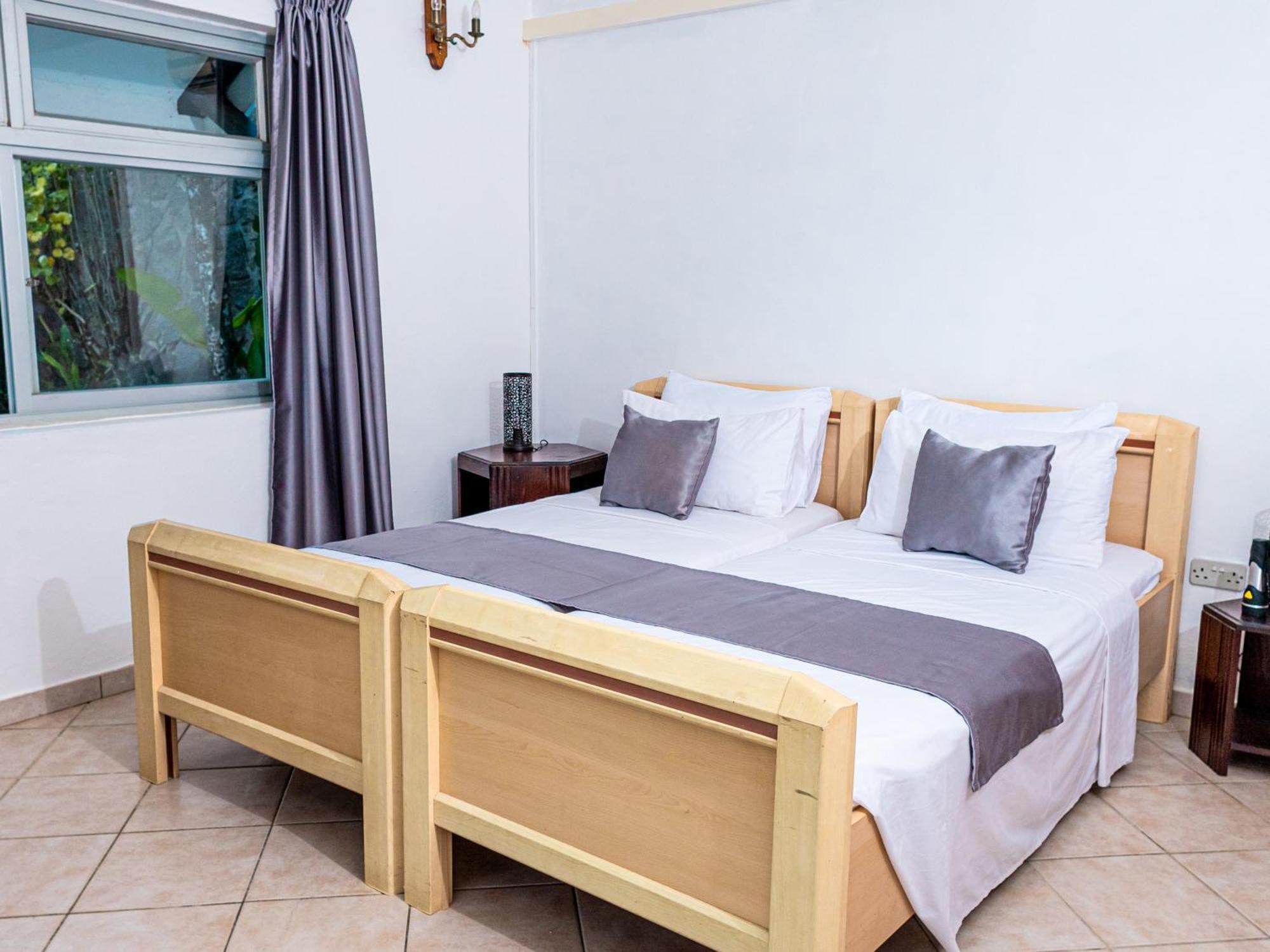 Bottle Palm Villa فيكتوريا المظهر الخارجي الصورة