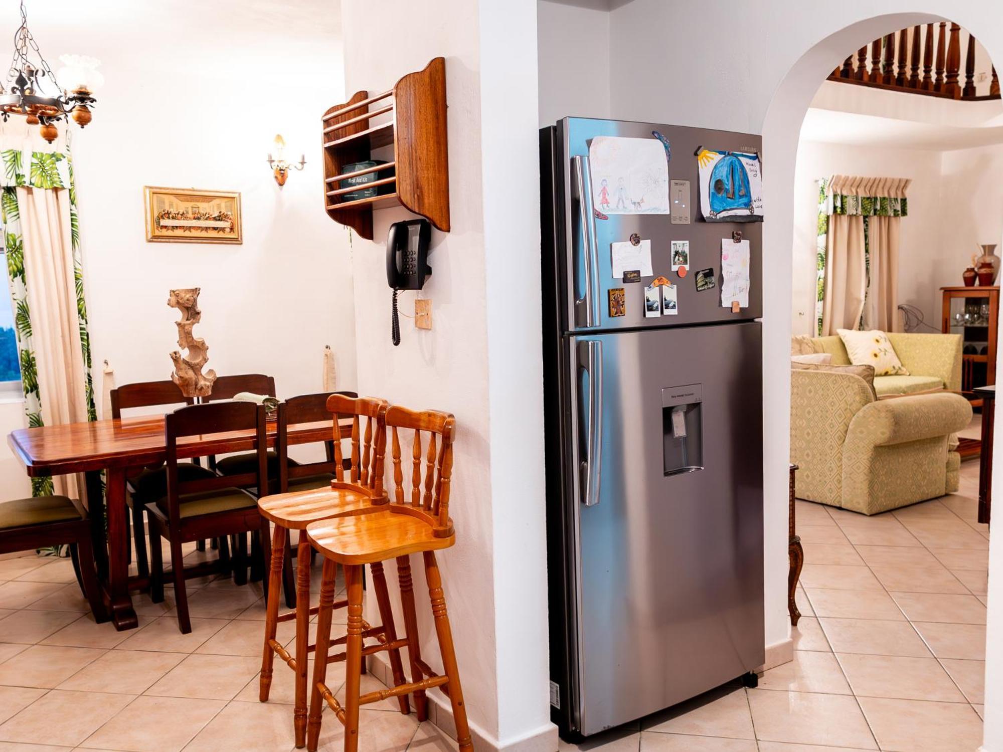 Bottle Palm Villa فيكتوريا المظهر الخارجي الصورة