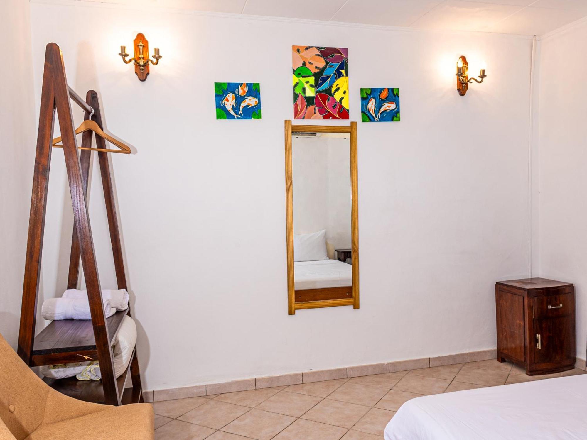 Bottle Palm Villa فيكتوريا المظهر الخارجي الصورة