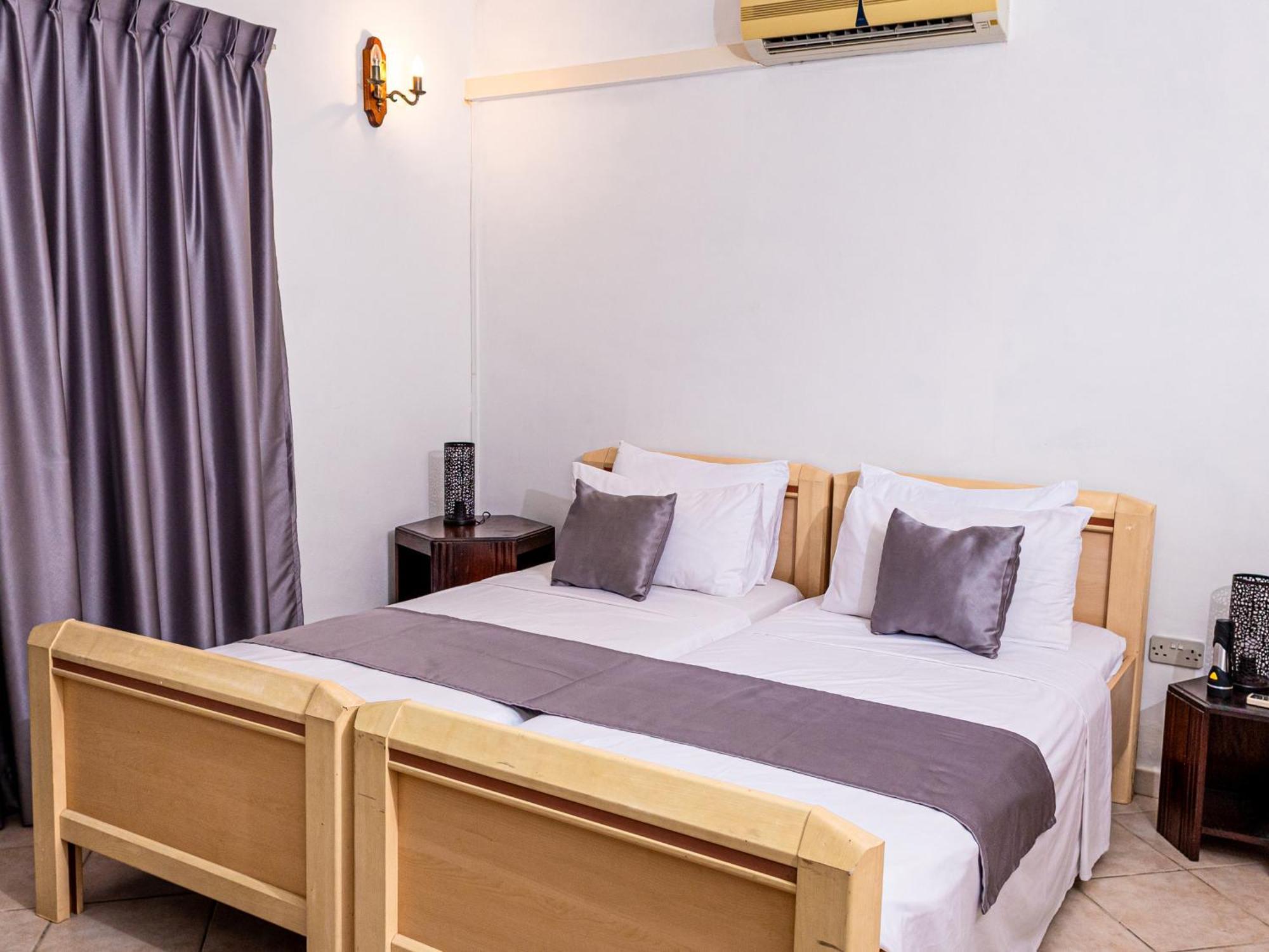 Bottle Palm Villa فيكتوريا المظهر الخارجي الصورة