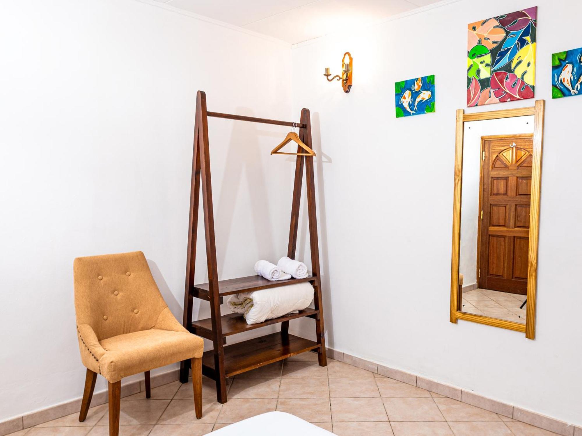 Bottle Palm Villa فيكتوريا المظهر الخارجي الصورة