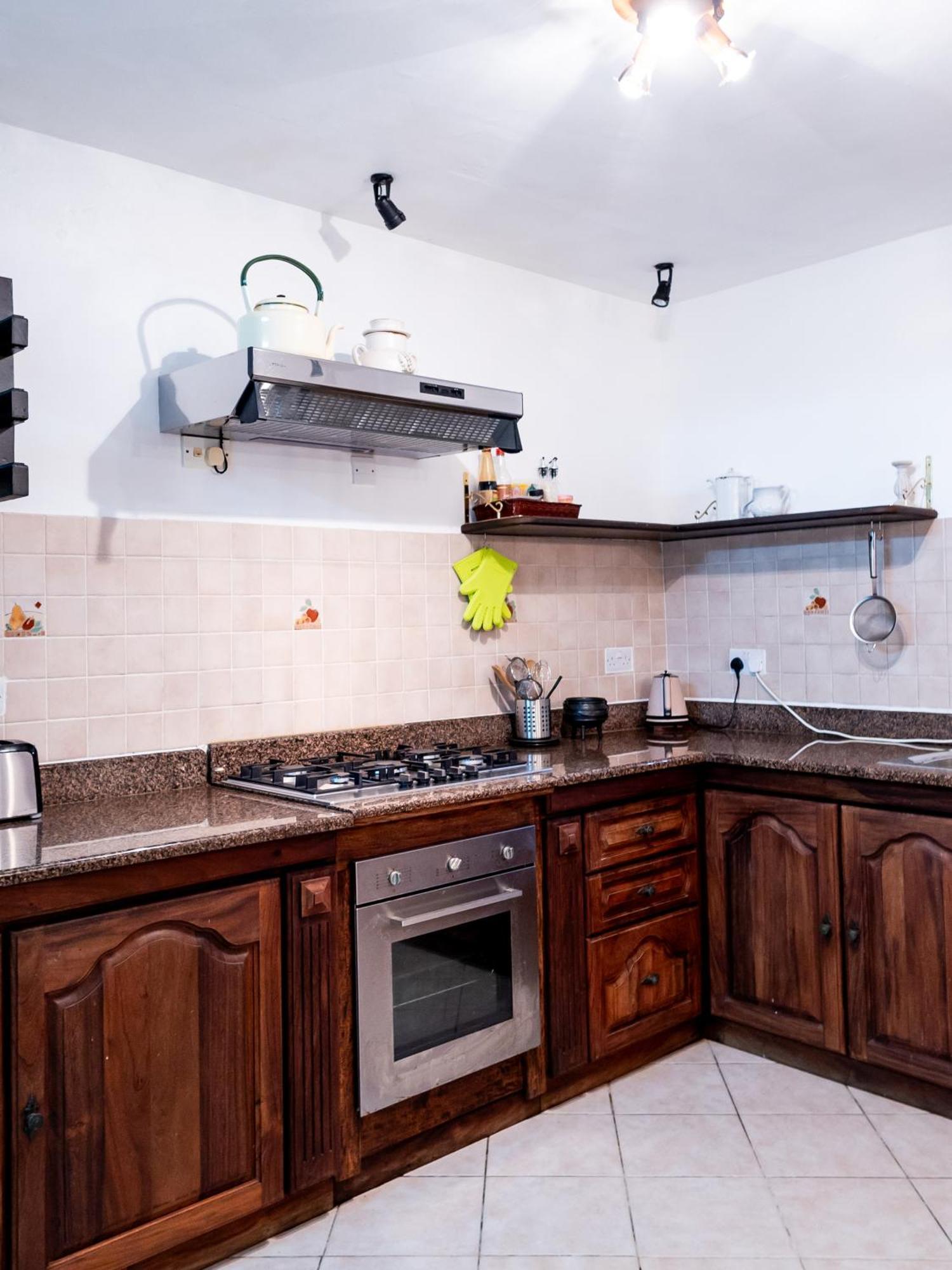 Bottle Palm Villa فيكتوريا المظهر الخارجي الصورة