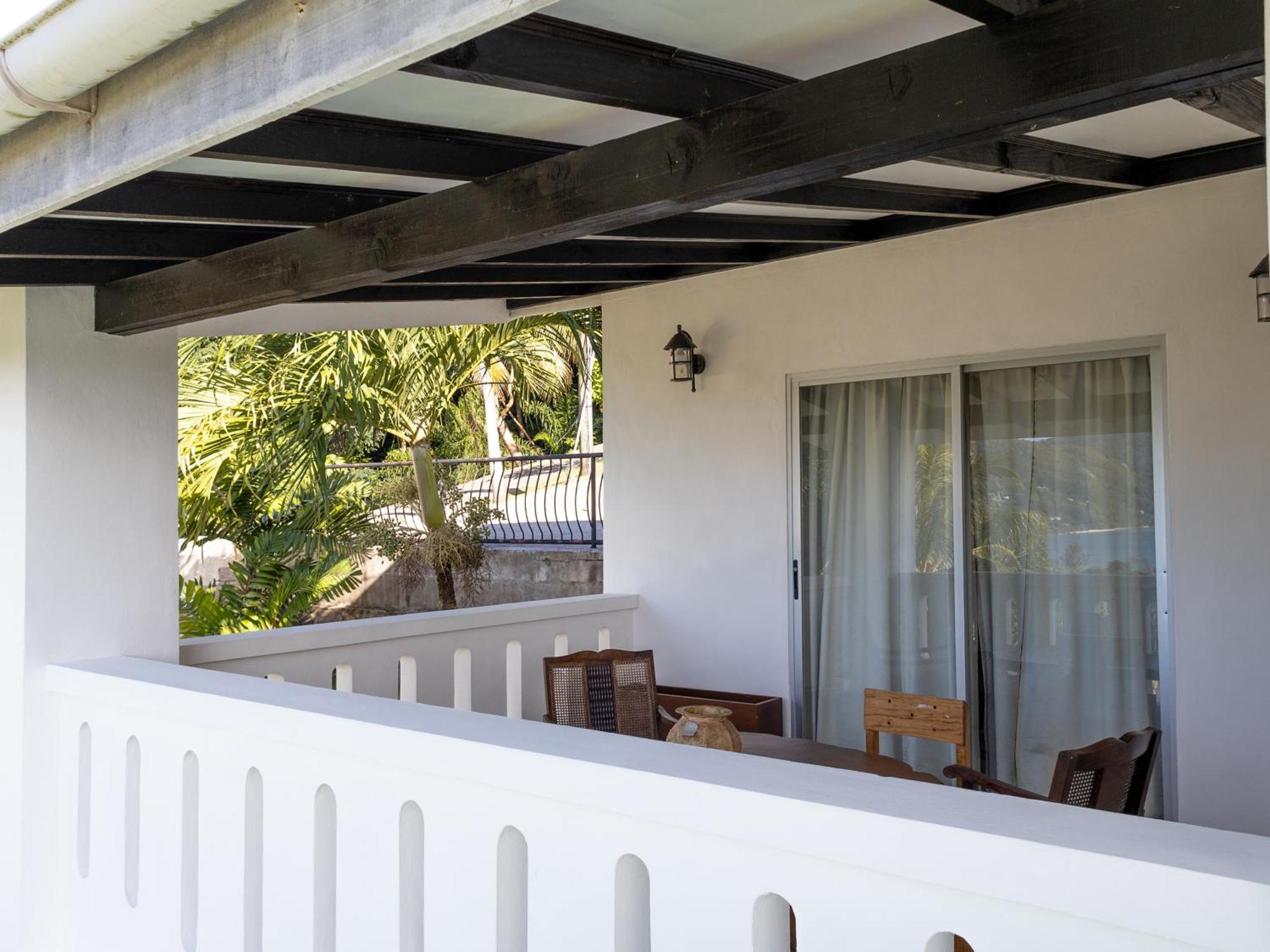 Bottle Palm Villa فيكتوريا المظهر الخارجي الصورة