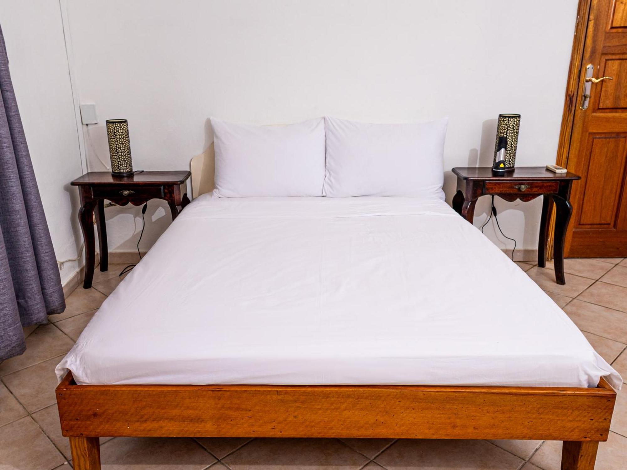 Bottle Palm Villa فيكتوريا المظهر الخارجي الصورة