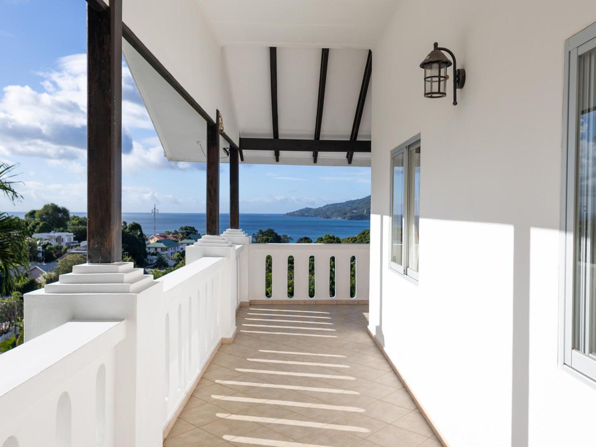 Bottle Palm Villa فيكتوريا المظهر الخارجي الصورة